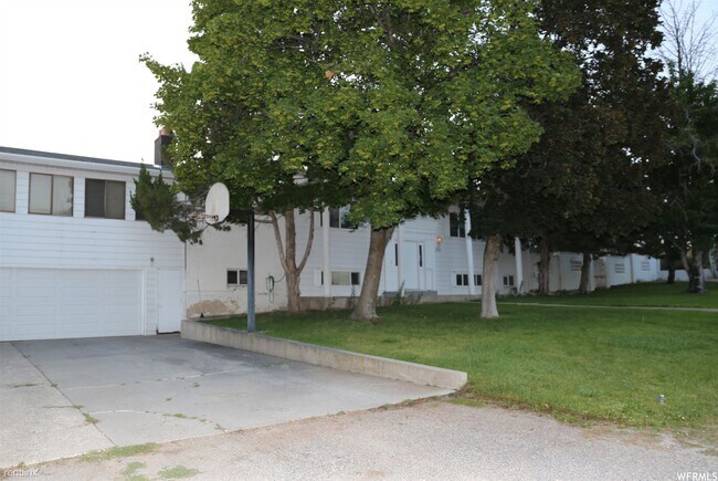 Building Photo - 3 br, 2 bath House - 391 South 700 East