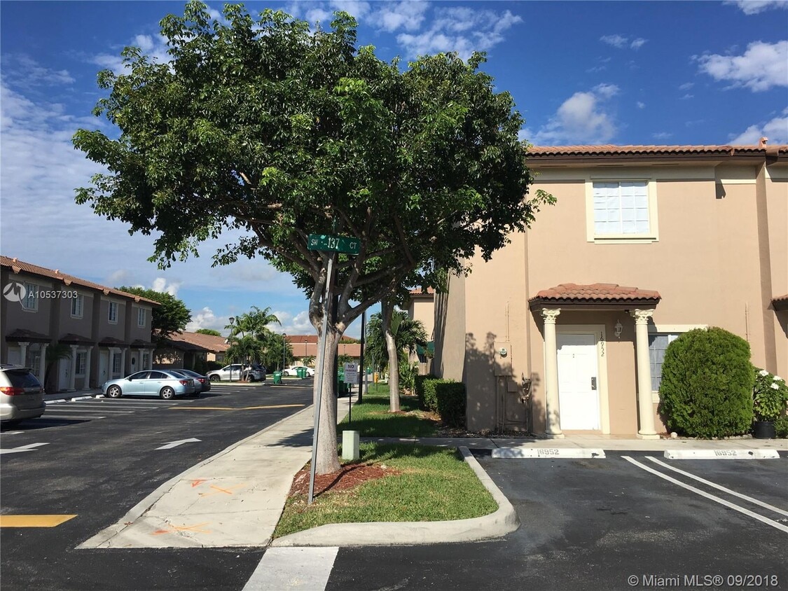 16952 SW 137th Ct, Miami, FL 33177 Townhouse for Rent in Miami, FL