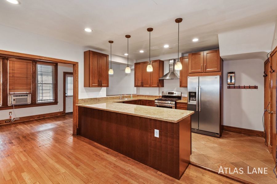 Foto principal - Professionally Managed // 3 Bedroom 2.5 Ba...