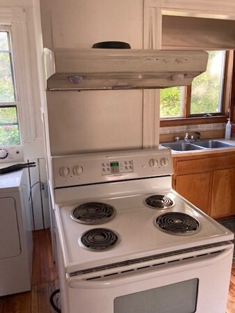 Building Photo - 16 Burroughs St