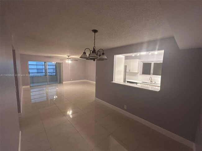 Building Photo - 394 N Laurel Dr