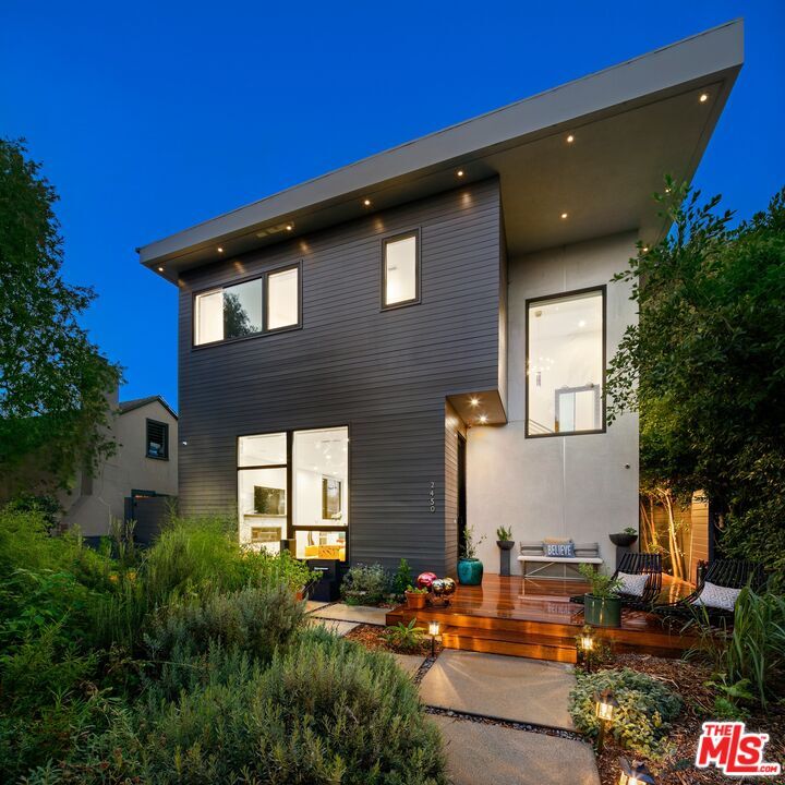 Foto principal - 2450 Glencoe Ave
