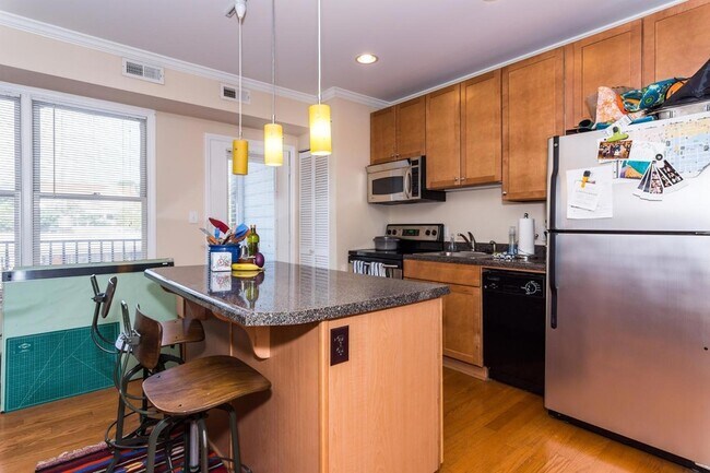 Foto del edificio - 610 Hillsborough Street Unit 204