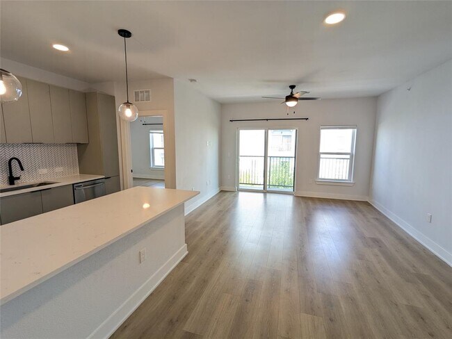 Building Photo - 2500 Longview St