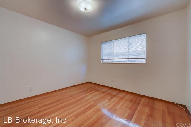 Building Photo - 1250 E 3rd St