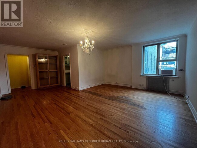 Photo du bâtiment - 150 Farnham Ave