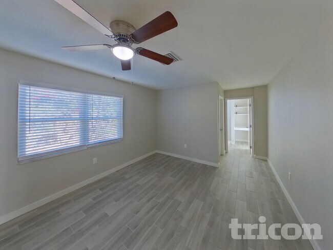 Building Photo - 6210 S Adelia Ave