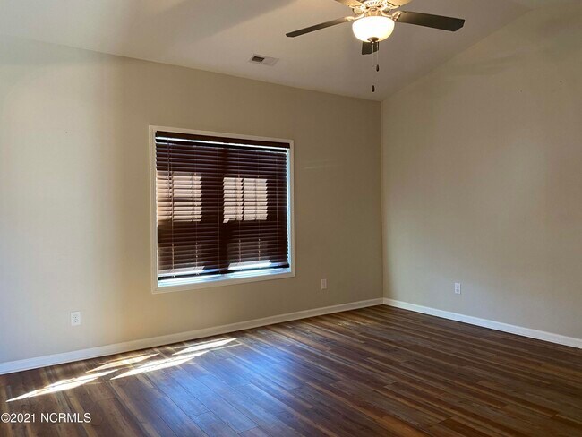 Building Photo - 209 N Windy Ridge Rd