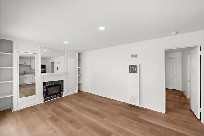 Building Photo - 240 Avenida Lobeiro