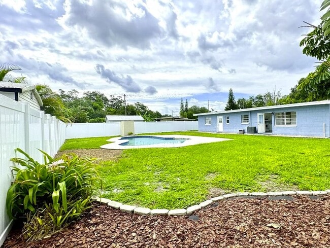 Photo - 1515 Sawyerwood Ave House