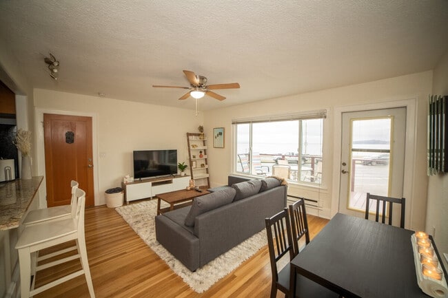 Foto del edificio - 2428 Alki Ave SW