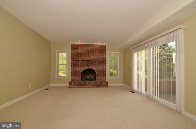 Building Photo - 43493 Golden Meadow Cir