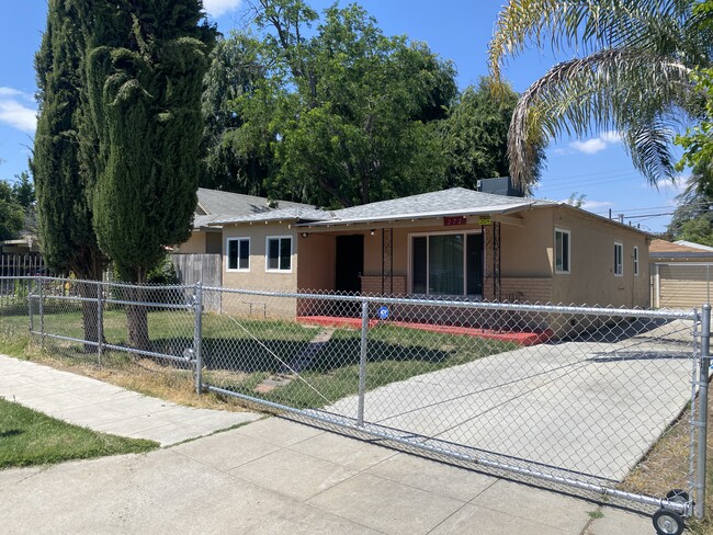 Building Photo - 272 W Beechwood Ave