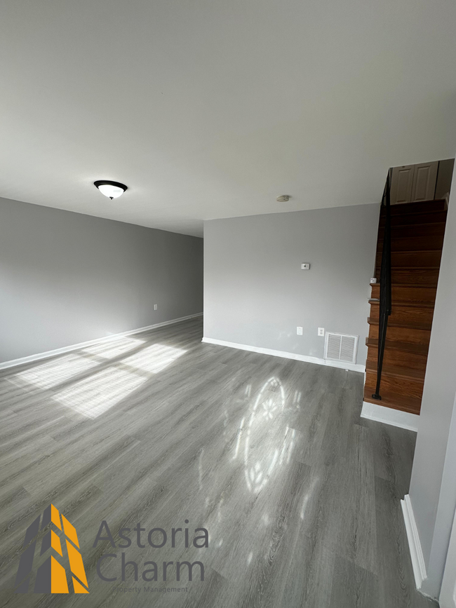 Building Photo - Newly Renovated 3bed/2.5bath Townhouse in ...