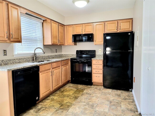 Foto del edificio - 6 Maple Ave