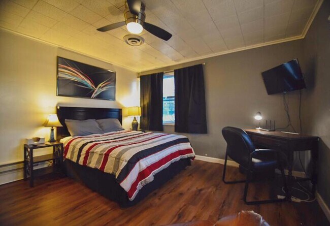 Building Photo - 3512 Dodge St