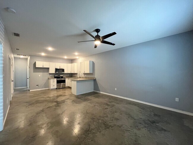 Building Photo - 15992 County Rd 431