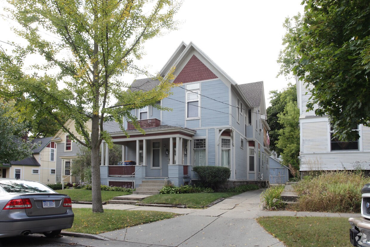 241 Henry Ave SE, Grand Rapids, MI 49503 Apartments in Grand Rapids