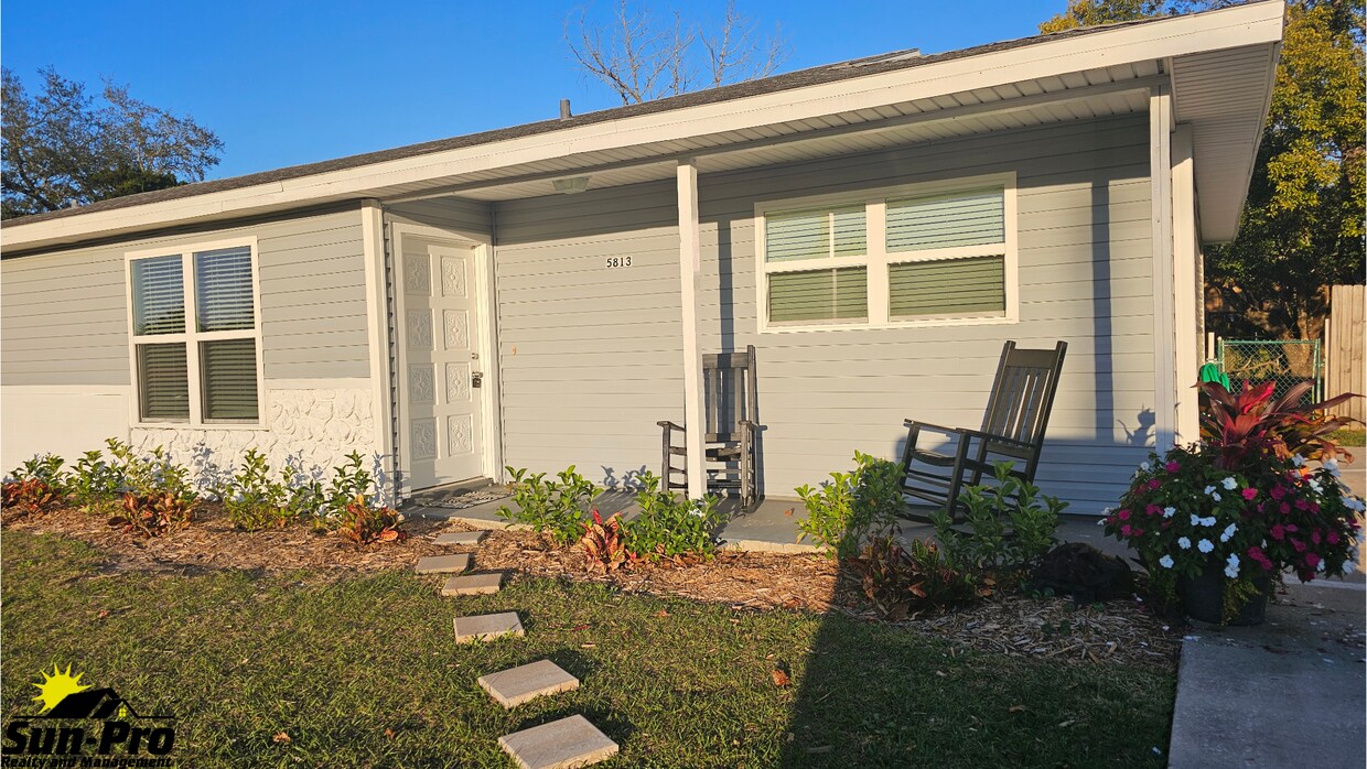 Primary Photo - 5813 Spruce Creek Rd