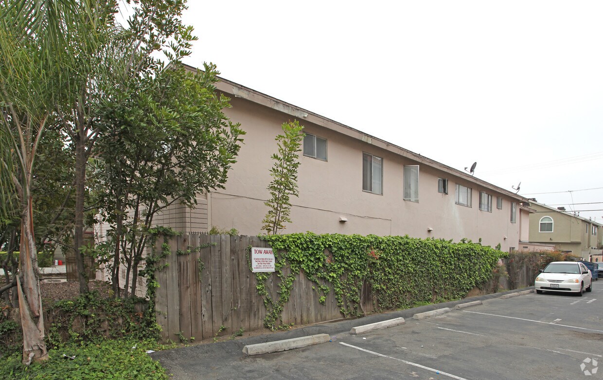 Building Photo - Texas St. Apartments