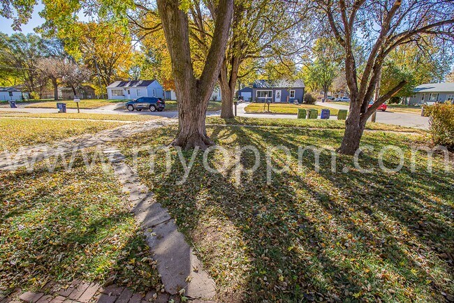 Building Photo - Recently Updated House | Old Towne Bellevue