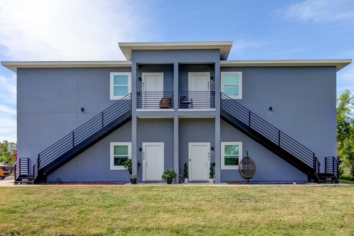 Foto principal - 439 45th St E