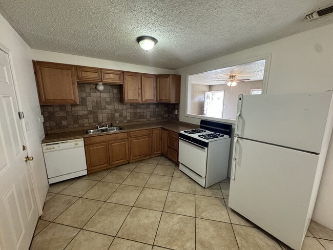 Foto del edificio - Beautiful 2 bedroom Home Near 19th & Quaker!