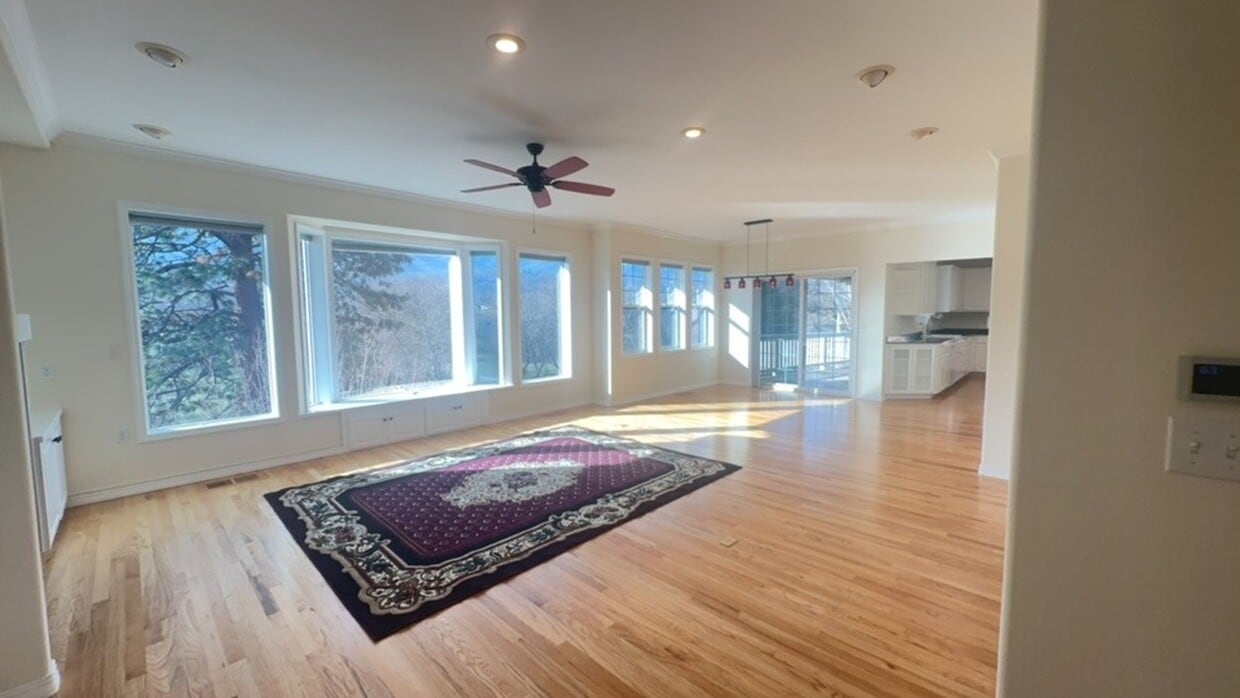 Primary Photo - Beautiful 3 Bedroom home in the Mountain Meadows Community