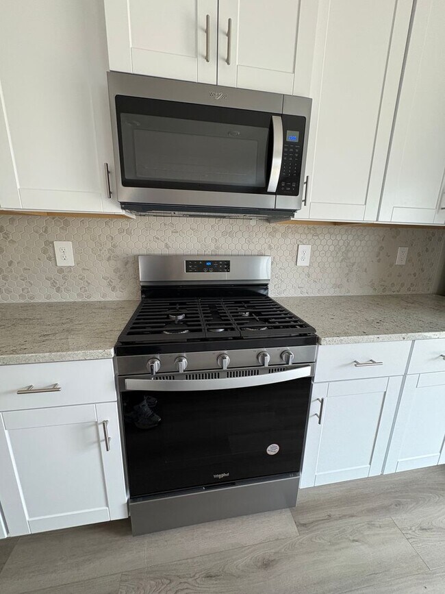 Building Photo - Beautiful New Home, Now For Rent.