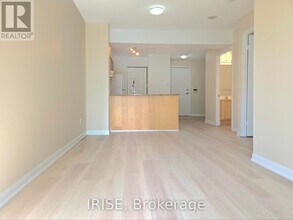 Building Photo - 323 Richmond St E