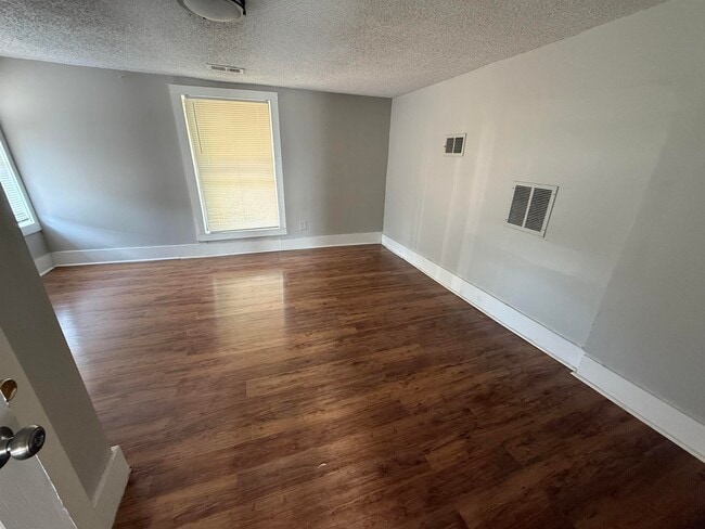 Building Photo - 2078 Walker Ave