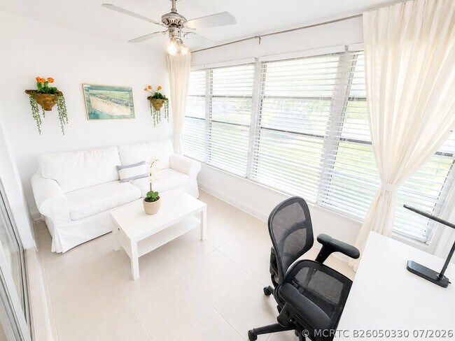Building Photo - 1207 S Drive Way