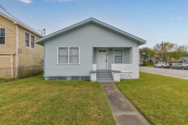 Building Photo - 3727 Avenue L