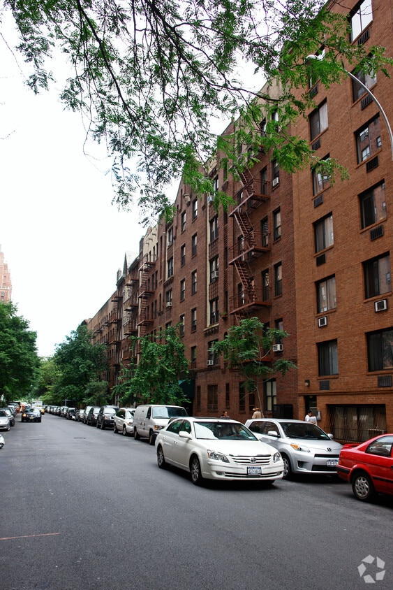 Building Photo - 415 W 24th St