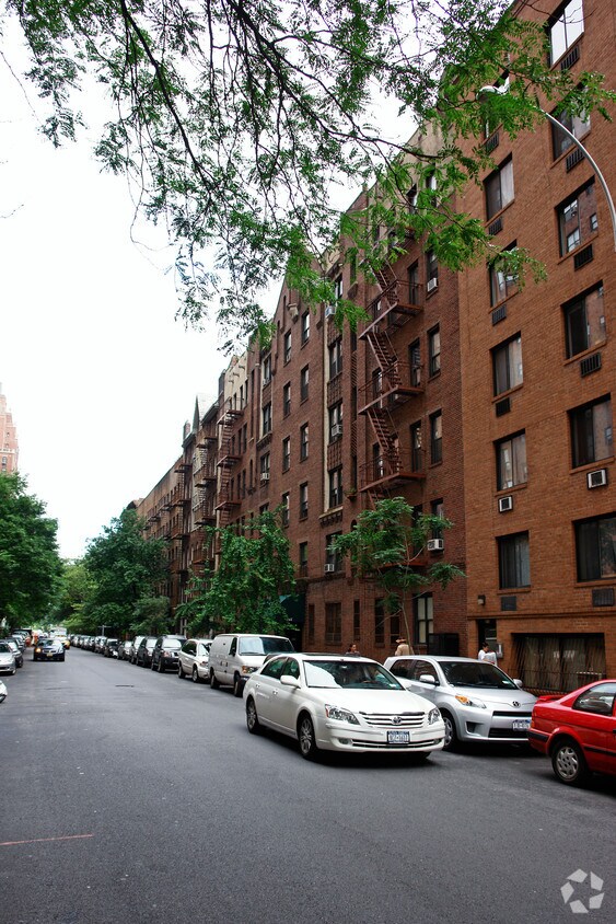 Foto del edificio - 415 W 24th St