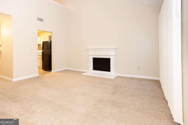 Building Photo - 221 Hillandale Park Ct