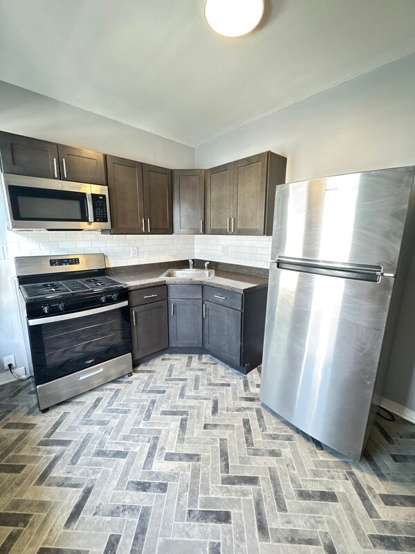 Foto del edificio - 436 W Queen Ln