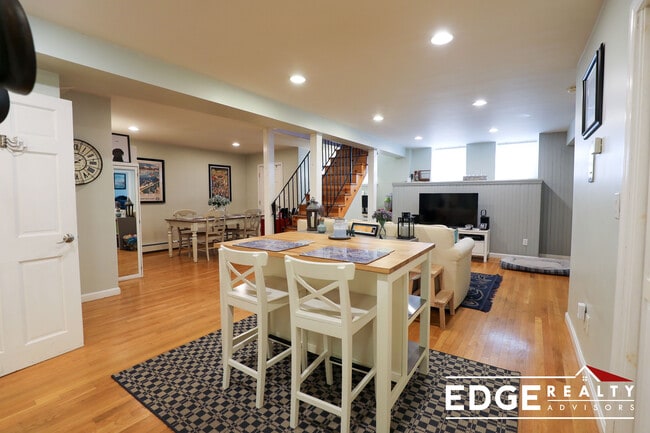 17 Strathmore Rd