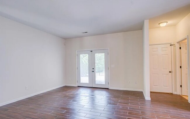 Building Photo - COMING SOON!!! Spacious 4-Bedroom Home in the Heart of Winghaven