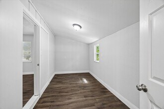 Building Photo - 21197 Live Oak St