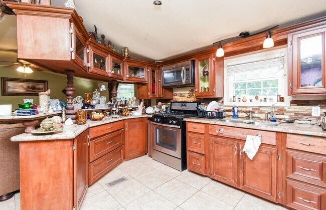 Foto del edificio - 39551 Donigan Rd