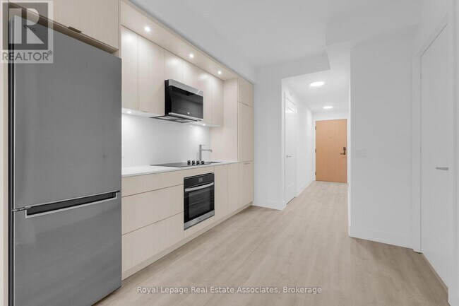 Building Photo - 60 Central Park Roadway