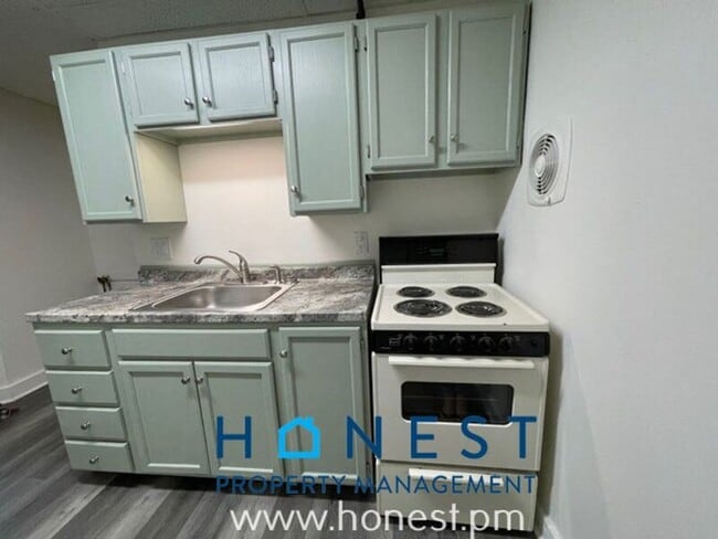 Building Photo - 20 Academy St