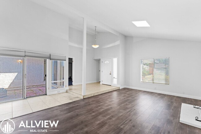 Foto del edificio - Charming 4 Bed, 2 Bath Single-Level Home A...