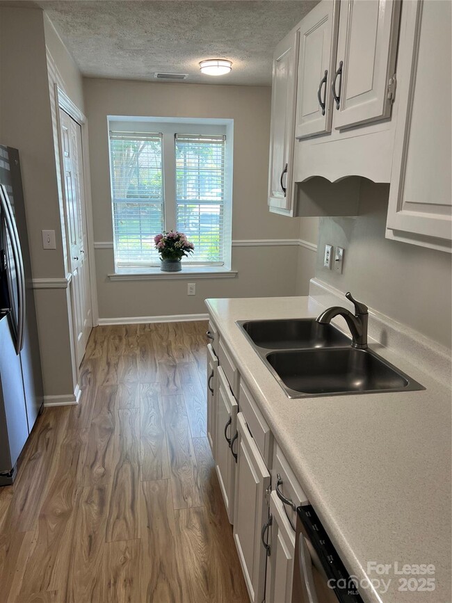 Building Photo - 2719 Tiergarten Ln
