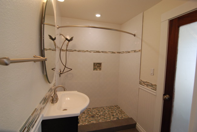 Bathroom - 522 S Broadway