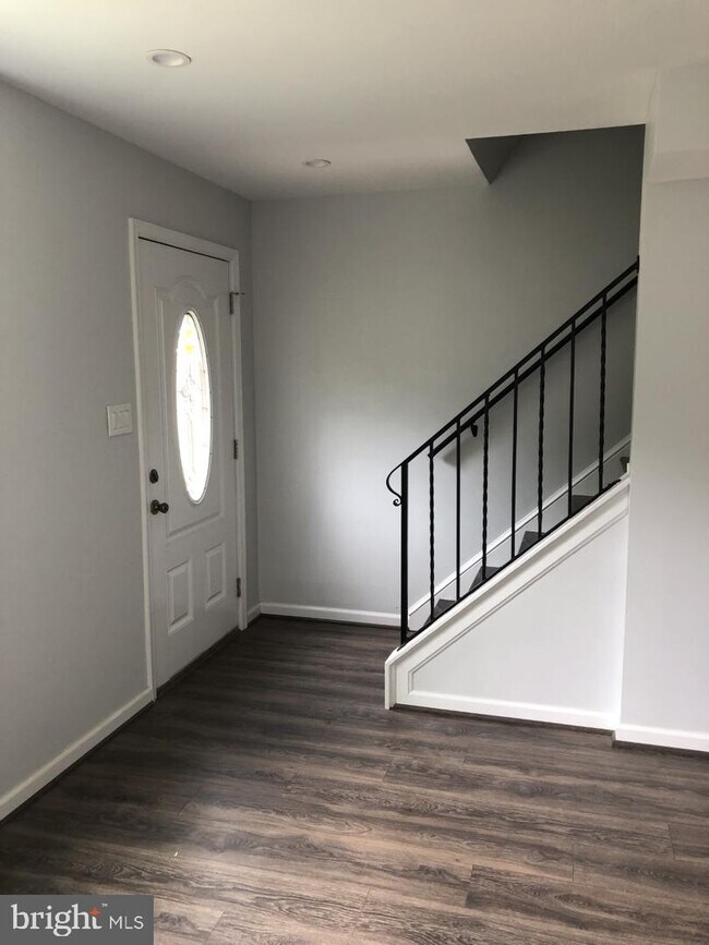 Foto del edificio - 5871 Blaine Dr