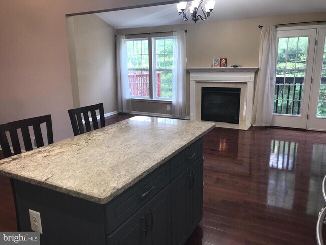 Foto del edificio - 7033 Oak Grove Way