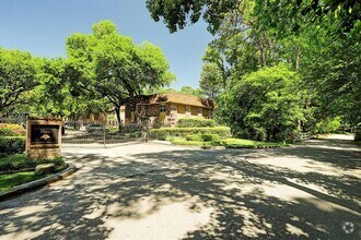 Building Photo - 8978 Chatsworth Dr