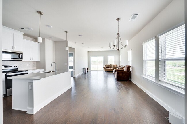 Foto del edificio - Awesome energy-efficient 4BE/2.5BA home in the Skyridge neighborhood!